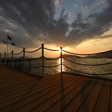 桑普莱姆酒廊酒店 - 仅限成人